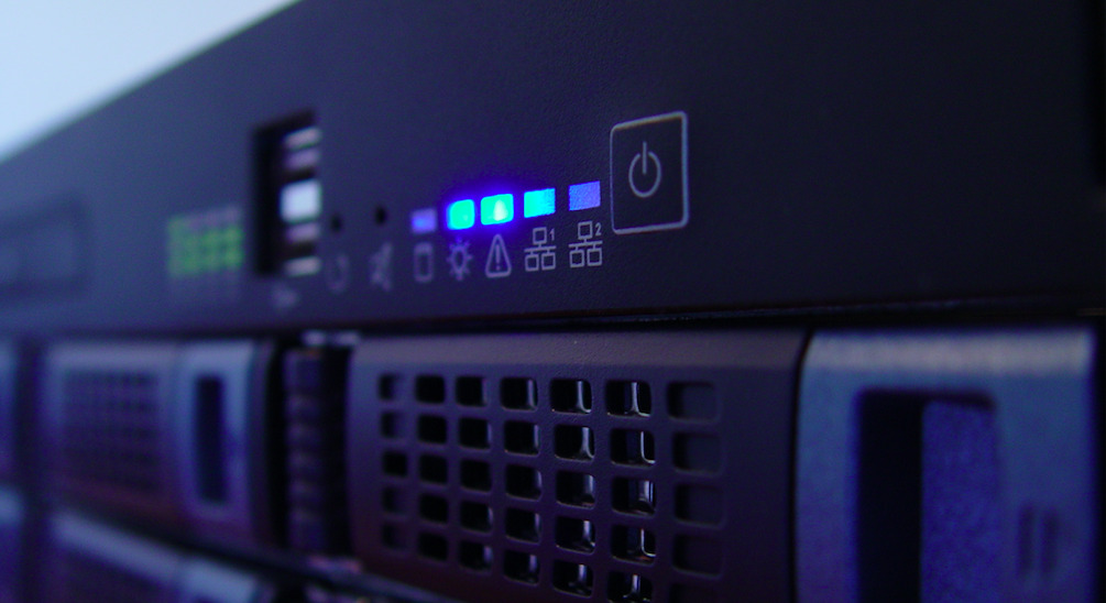 Dettaglio del frontalino di un server. Foto di Whrelf Siemens.